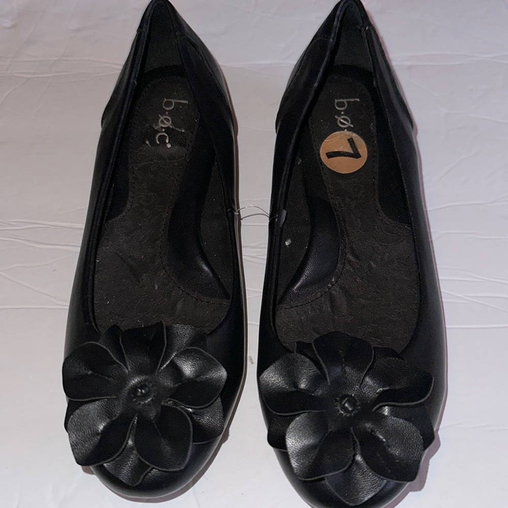 Black flat B o c shoe